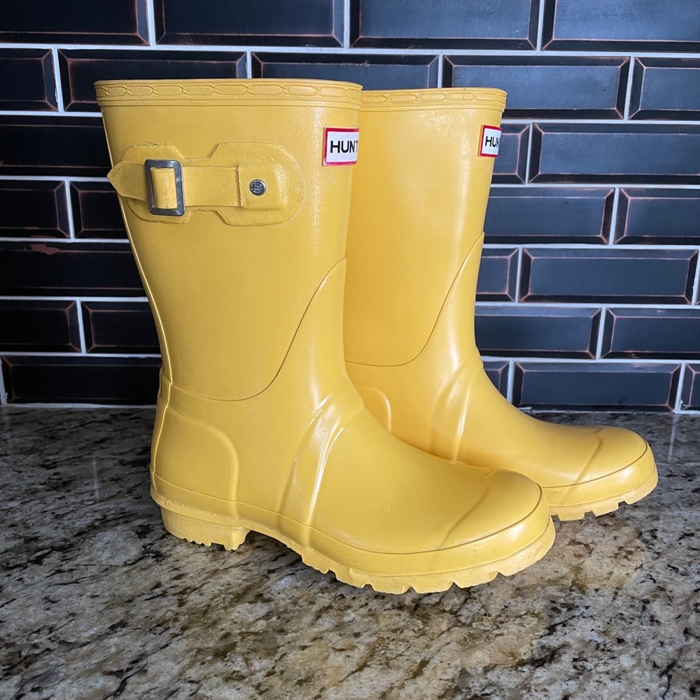 Hunter yellow rain boots size 6 womens